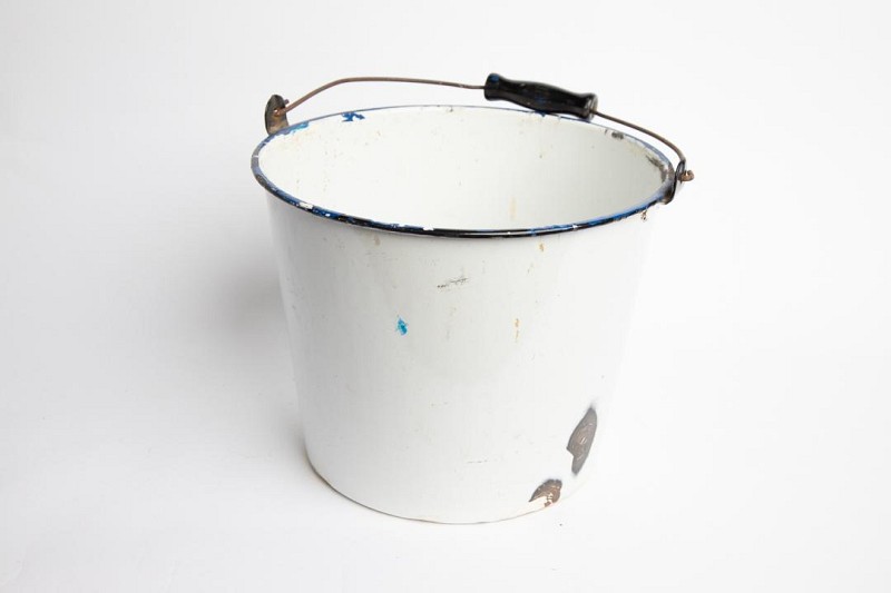 Bucket in Enamel